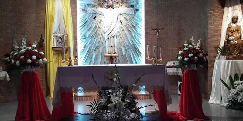 Nuestra Señora de Sonsoles saca en procesión al Santísimo por el barrio de Quintana en la solemnidad del Corpus