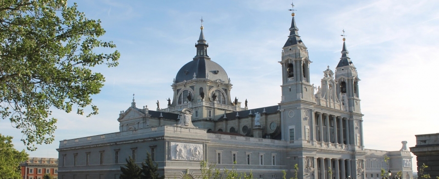 La catedral y la cripta de la Almudena cambian su horario en verano