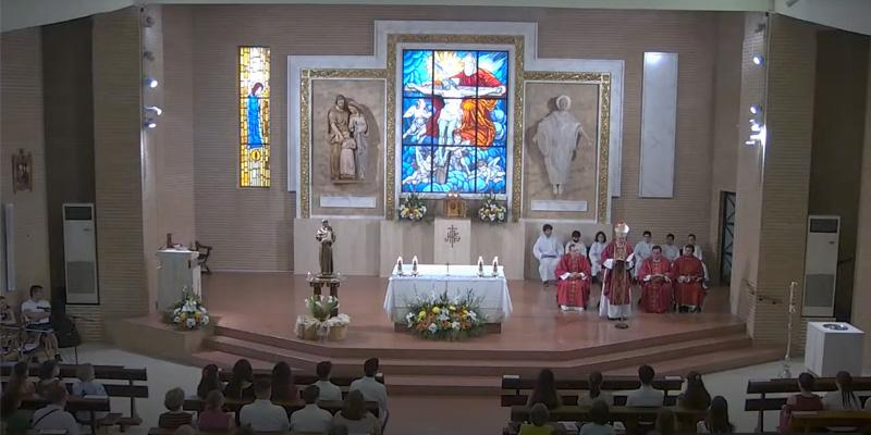 Nuestra Se&ntilde;ora de la Granada se sigue vistiendo de fiesta: estrena retablo y sagrario
