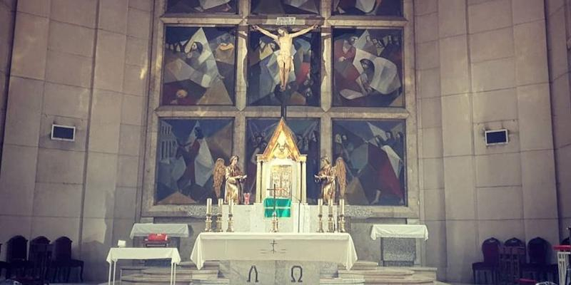 El vicario episcopal de la VII administra el sacramento de la Confirmaci&oacute;n en Sant&iacute;simo Cristo de la Victoria