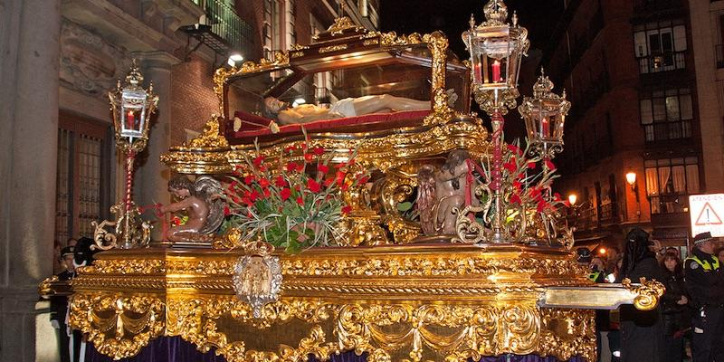 David Benítez, coordinador de Liturgia de Vicaría VII: «El Sábado Santo es un día precioso para que contemplemos a Cristo en el sepulcro»