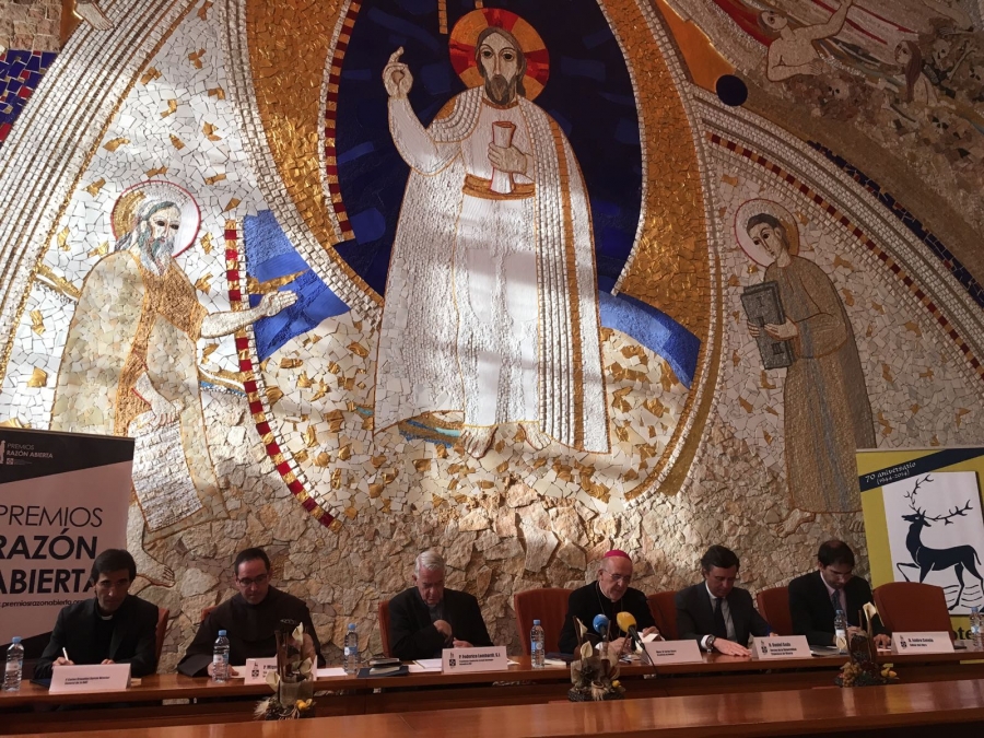 Federico Lombardi: «Conmueve ver cómo Benedicto XVI se prepara para el encuentro con Dios»