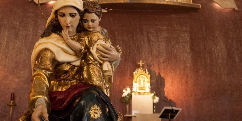 Nuestra Señora de la Paz honra a la Virgen titular del templo con una Misa solemne