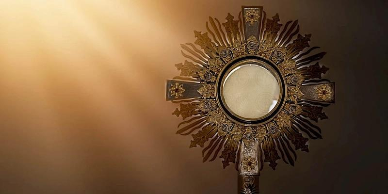 San Ignacio de Torrelodones celebra el Corpus con una Misa solemne en el parque de la Casa Rosa