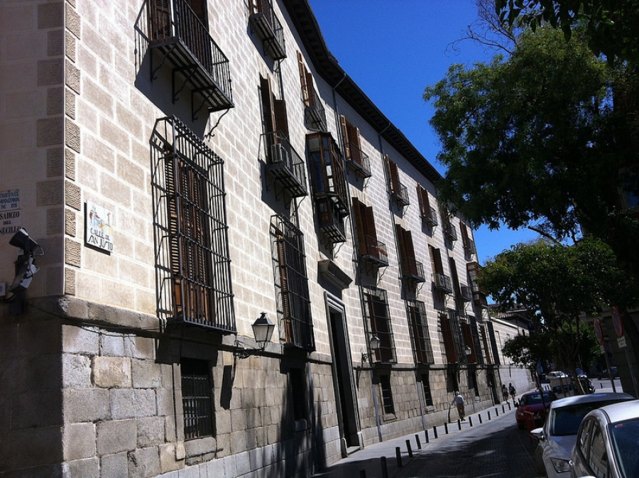 El arzobispo se re&uacute;ne con sacerdotes en un encuentro de oraci&oacute;n en la capilla del Palacio Arzobispal