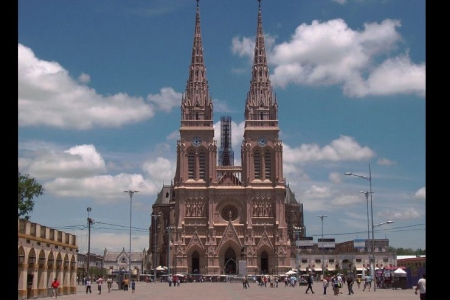 Argentina celebra multitudinaria peregrinaci&oacute;n a Luj&aacute;n