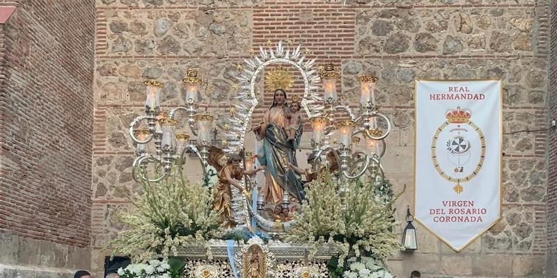 La Real Hermandad de la Virgen del Rosario Coronada de Villaverde Alto festeja a su patrona con un amplio programa de cultos