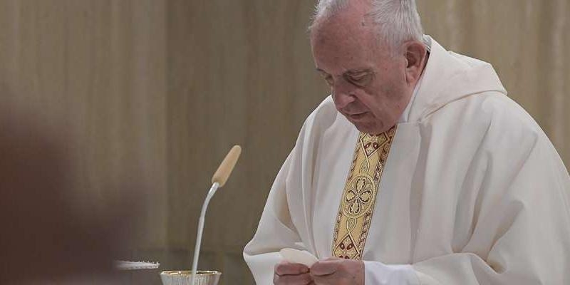Sacerdotes de Madrid celebran sus bodas de oro con una Eucarist&iacute;a con el Papa Francisco en Santa Marta