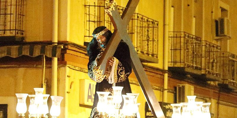 Las calles de Villaverde Alto acogen el Jueves Santo el desfile procesional del Nazareno y Santísima Virgen de la Soledad