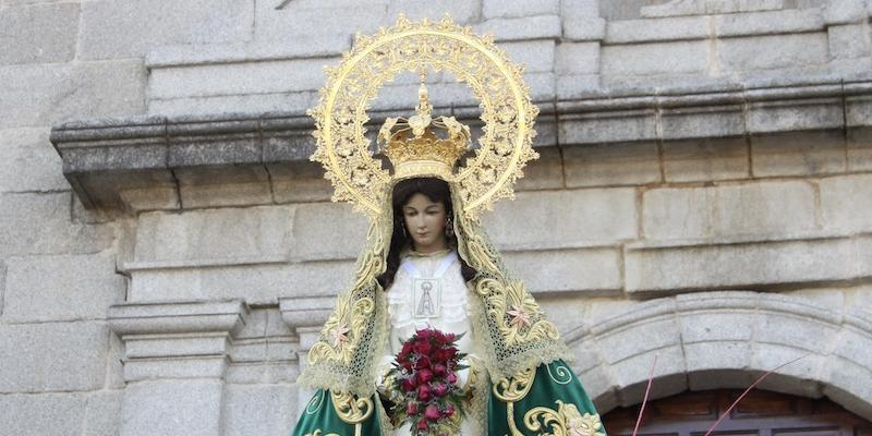 La Virgen de la Esperanza, patrona de Valdemorillo, regresa en romería a su ermita en Valmayor