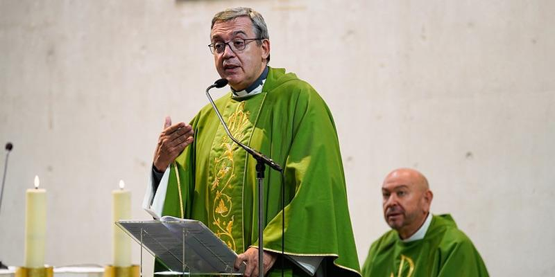 El vicario episcopal de la VII administra la Confirmaci&oacute;n en Sant&iacute;sima Trinidad de Collado Villalba