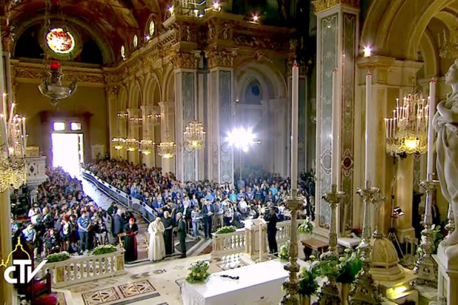 Francisco a los j&oacute;venes: 'Hagan misi&oacute;n, pero por favor no adjetiven a las personas'