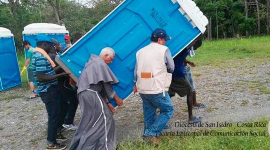 Viral: Lo que hizo este obispo por migrantes conmueve a Costa Rica