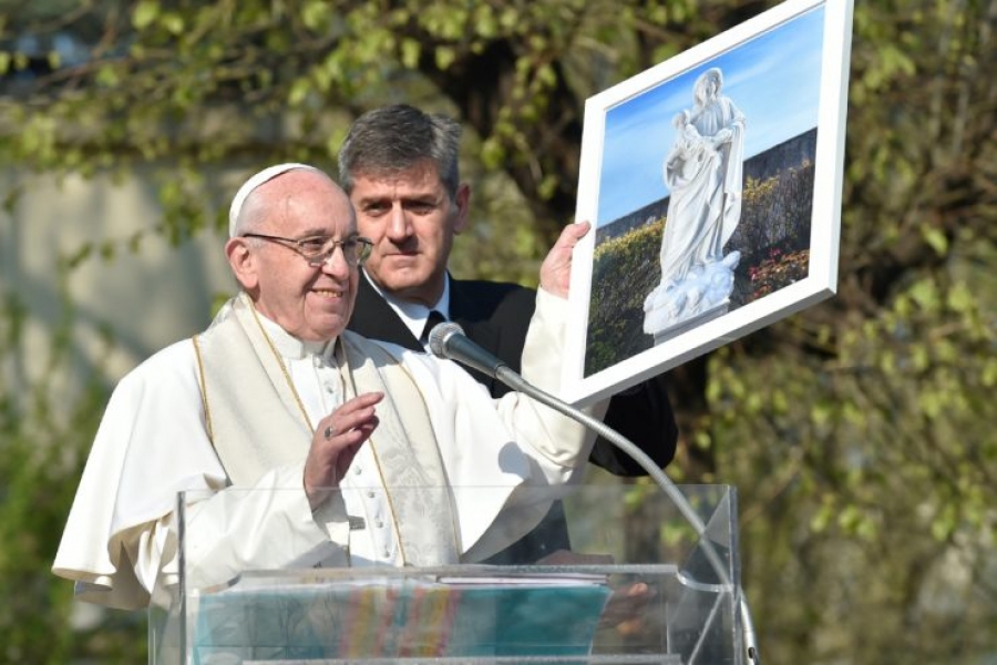 El papa Francisco en 'Case Bianche': estoy aqu&iacute; como sacerdote y ellos son un don de Cristo para ustedes