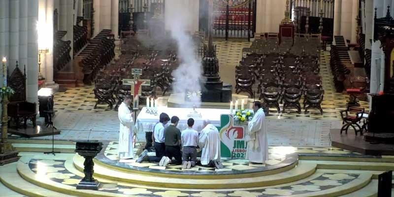 El cardenal recuerda a los j&oacute;venes la invitaci&oacute;n de Jes&uacute;s a &laquo;eliminar los miedos que nos paralizan&raquo;