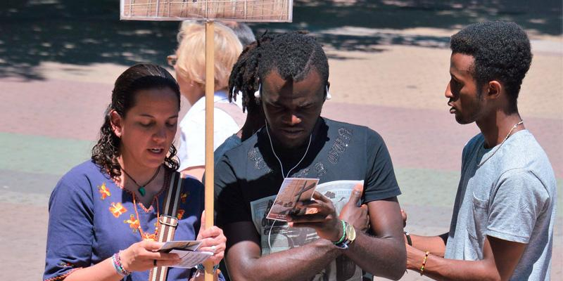La Mesa por la Hospitalidad y Cáritas Diocesana de Madrid publican una nueva edición de la guía de acogida a migrantes