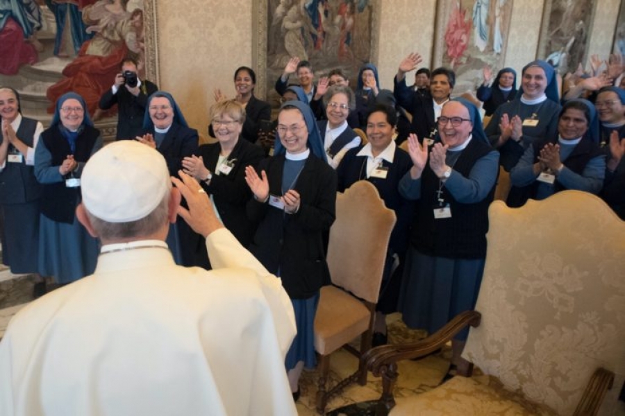 Papa Francisco a religiosas: &iexcl;Despierten el mundo y eviten caer en la cultura del zapping!