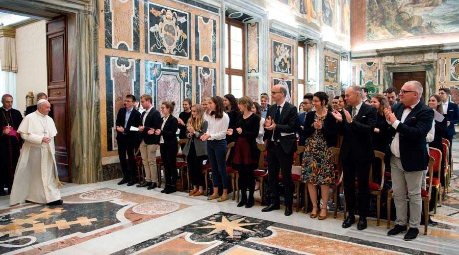 Esta es la lección que el Santo Padre enseñó a estudiantes de empresa y finanzas