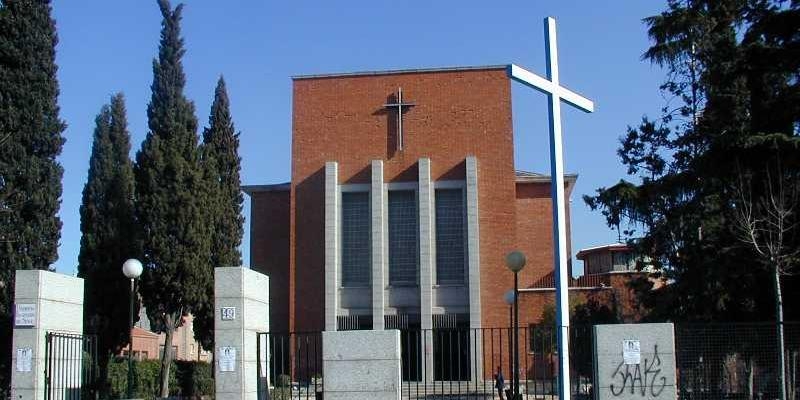 Encarnación del Señor celebra una solemne Eucaristía y procesión con la Virgen de Fátima en el aniversario de su capilla de adoración