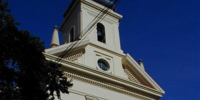 Juan Carlos Vera administra el sacramento de la Confirmaci&oacute;n en Sagrado Coraz&oacute;n de Jes&uacute;s