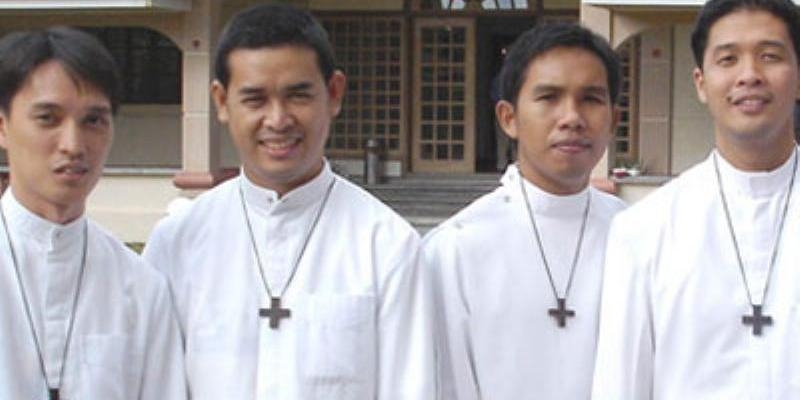 Una 'Corona de Becas' a la Virgen del Pilar, el apoyo de los zaragozanos a las vocaciones en pa&iacute;ses de misi&oacute;n