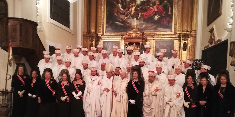 Monse&ntilde;or Mart&iacute;nez Camino preside la ceremonia de cruzamiento de damas y caballeros de la Merced