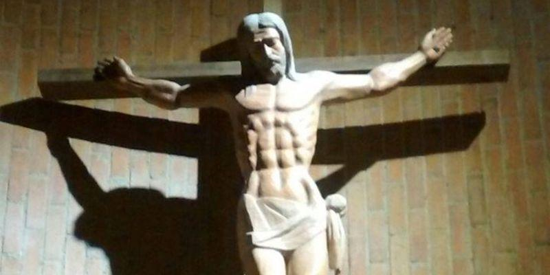 Virgen de la Nueva se prepara para la Semana Santa con un v&iacute;a crucis de familias por el exterior del templo