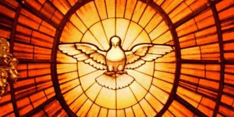 Avelino Revilla imparte el sacramento de la Confirmaci&oacute;n a j&oacute;venes de los colegios de las Hijas de la Caridad en La Milagrosa