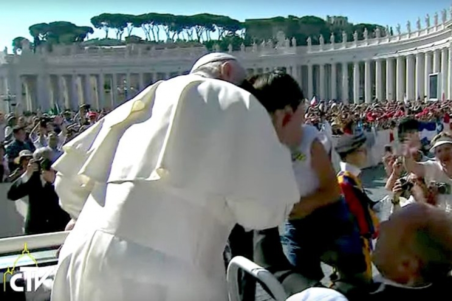 El Papa en la Audiencia: La esperanza es una vela para que sople el viento del Esp&iacute;ritu Santo