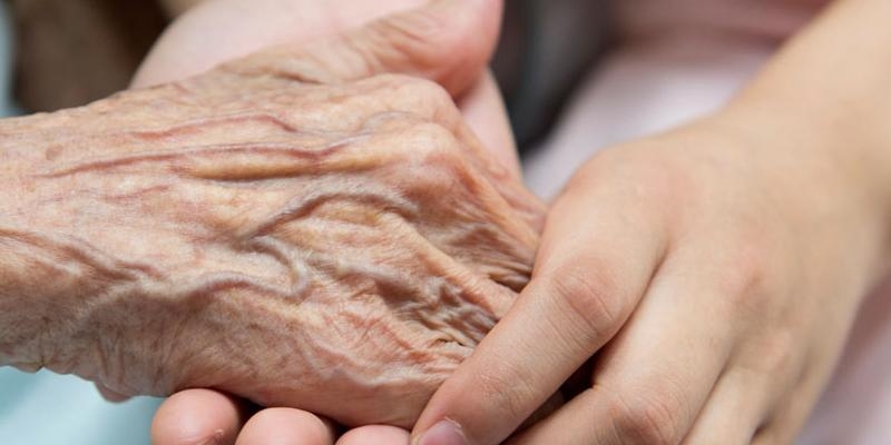 Monseñor Santos Montoya se reúne con el personal de residencias de mayores del arciprestazgo de Pozuelo-Aravaca