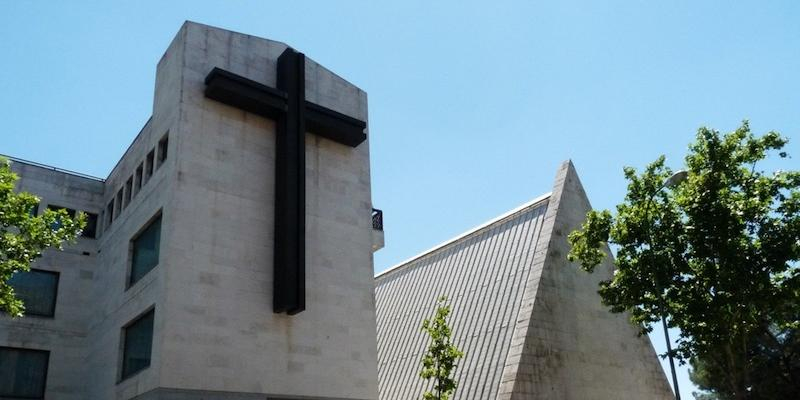 El vicario episcopal de la I presenta a &Oacute;scar Alba Peinado como nuevo p&aacute;rroco de Nuestra Se&ntilde;ora del Tr&aacute;nsito