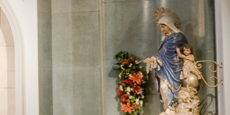 San Ignacio de Loyola de Torrelodones despide mayo con el rezo del rosario de la aurora