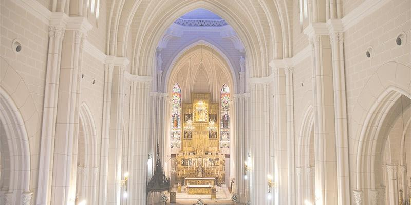Monseñor Martínez Camino imparte en el Foro San Juan Pablo II una ponencia titulada &#039;La Iglesia en la encrucijada&#039;