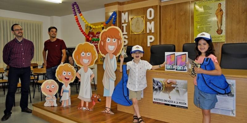 De izquierda a derecha, Manuel Cuervo, delegado de Misiones, Fernando Gonz&aacute;lez responsable de Infancia Misionera de OMP, Rodrigo Arija y Paula Torres