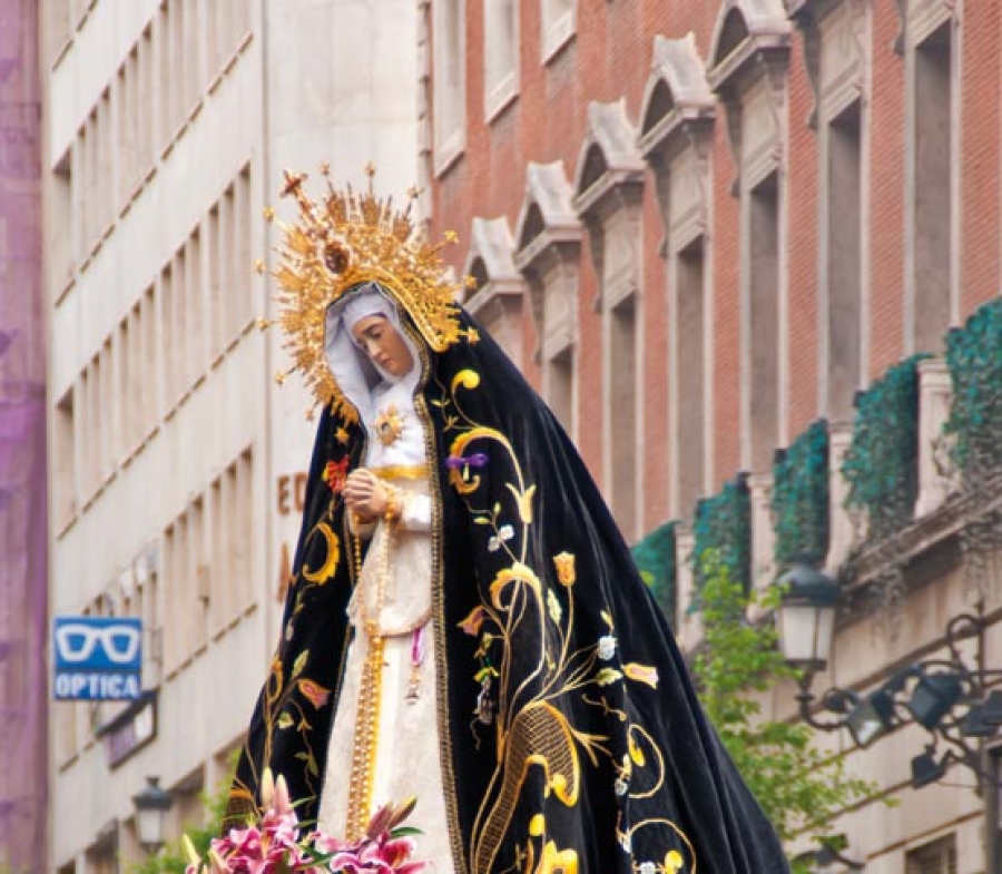La Iglesia de las Calatravas acoge un v&iacute;a crucis con la imagen de Nuestra Se&ntilde;ora de la Soledad