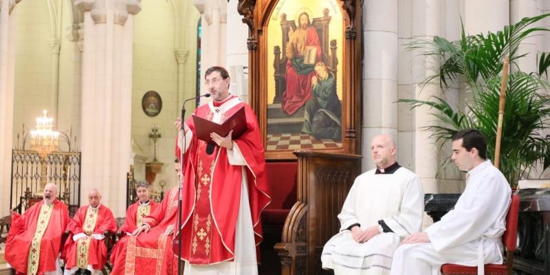El cardenal Jos&eacute; Cobo preside una Eucarist&iacute;a en la catedral de la Almudena en la solemnidad de Pentecost&eacute;s