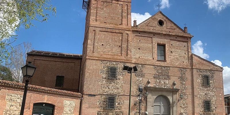 El vicario episcopal de la III administra la iniciaci&oacute;n cristiana completa en Santa Mar&iacute;a la Antigua de Vic&aacute;lvaro