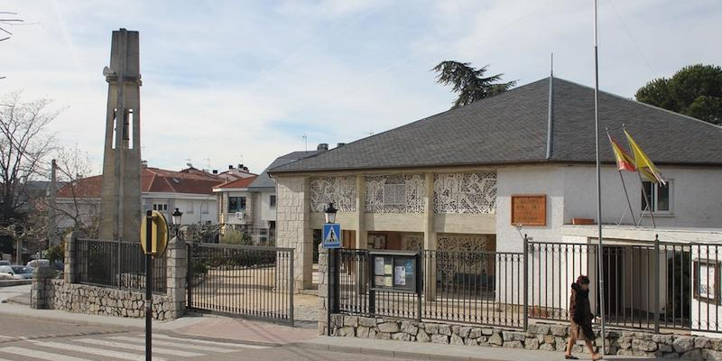 Monse&ntilde;or Mart&iacute;nez Camino preside la Misa del 50 aniversario de la consagraci&oacute;n de la parroquia de Hoyo de Manzanares