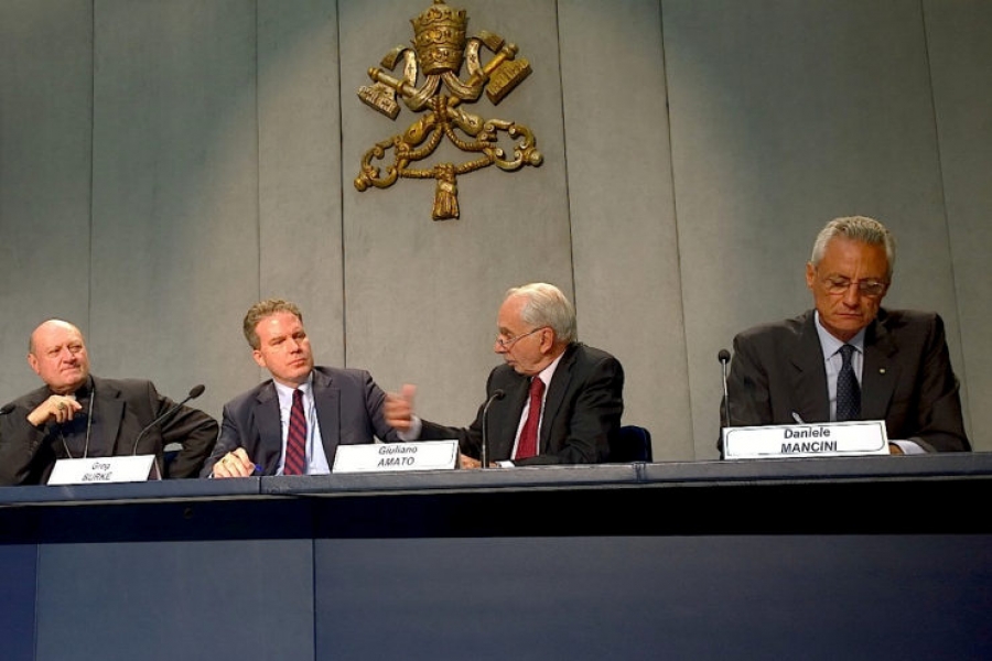 Cardenal Ravasi: 'Sirven nuevos modelos econ&oacute;micos m&aacute;s humanos e inclusivos'