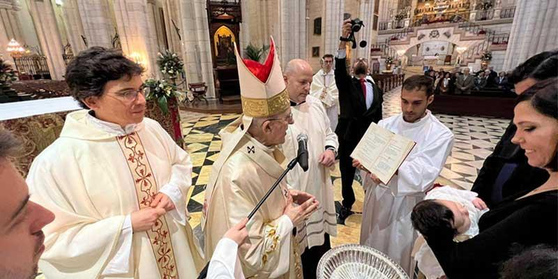 El cardenal Osoro recuerda en el Bautismo del Señor que Dios «se sumerge en nuestro límite para que nadie se sienta solo»