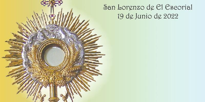 El Sant&iacute;simo recorre las calles de San Lorenzo de El Escorial en la solemnidad del Corpus