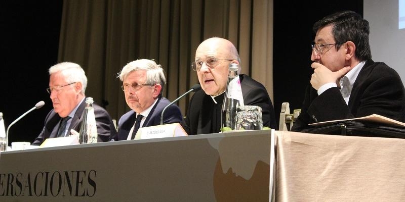 &laquo;Lo nuestro no es poner muros, es hacer posible que este mundo sea la gran familia de los hijos de Dios&raquo;