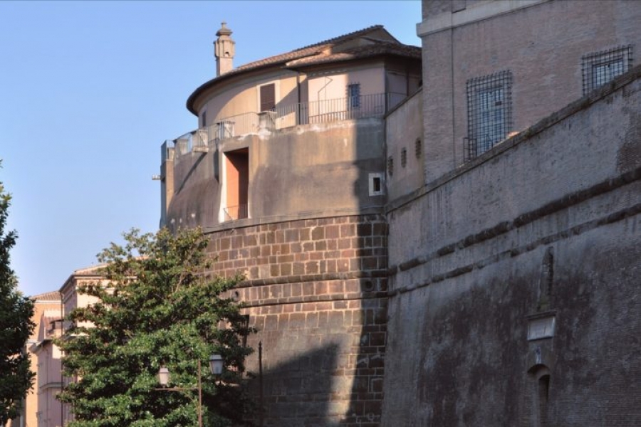 El Vaticano reduce a la mitad su d&eacute;ficit fiscal