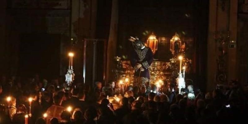 La colegiata de San Isidro acoge el Viernes de Dolores el traslado de Nuestro Padre Jesús del Gran Poder a su paso procesional