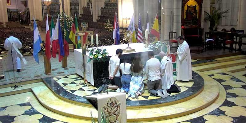 Los jóvenes de Madrid se despiden del cardenal Osoro y reciben el envío para la JMJ Lisboa 2023