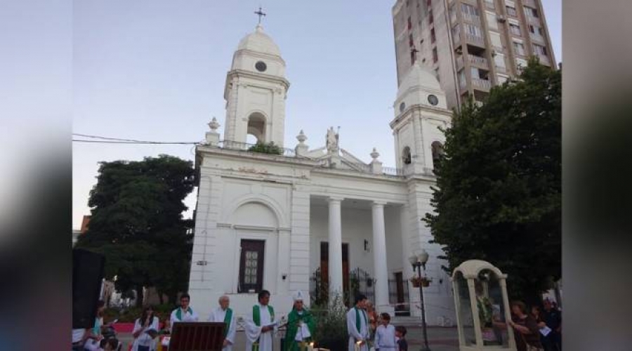 Sacerdote llama a perdonar y a trabajar juntos para reconstruir catedral incendiada