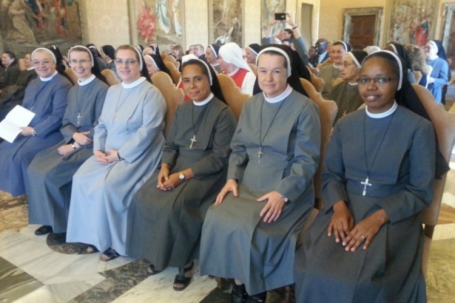 El Santo Padre a las monjas de Don Orione: &laquo;Sean misioneras libres que viven sin nada de propio&raquo;