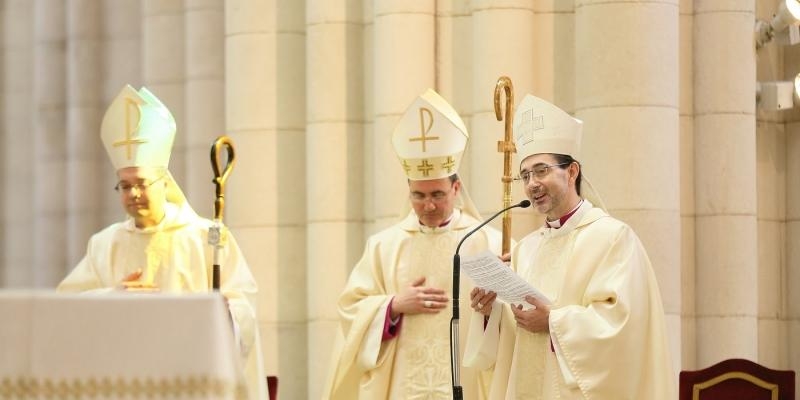 Monseñor José Cobo bendice el nuevo centro arciprestal de San Blas y la Blanca de Cáritas Vicaría II