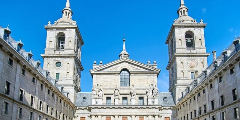 La bas&iacute;lica del monasterio de El Escorial acoge una Misa funeral por los fallecidos en la localidad durante la pandemia