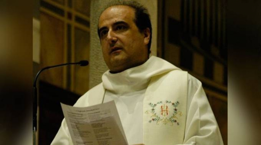 Desconocidos asaltan y golpean a sacerdote italiano en su iglesia